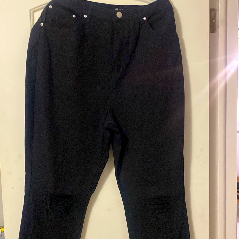 Women’s black Boo Hoo Blue  jeans, size 16
Brand new with tags.